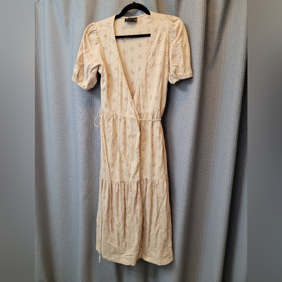 ASOS Dresses & Skirts - NWOT ASOS Design Puff Sleeve Tiered Eyelet Wrap Dress Size 6